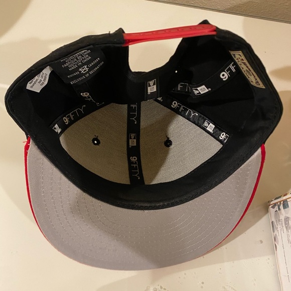 Adjustable New Era snapback cap for kid. Used only once. - Picture 7 of 7